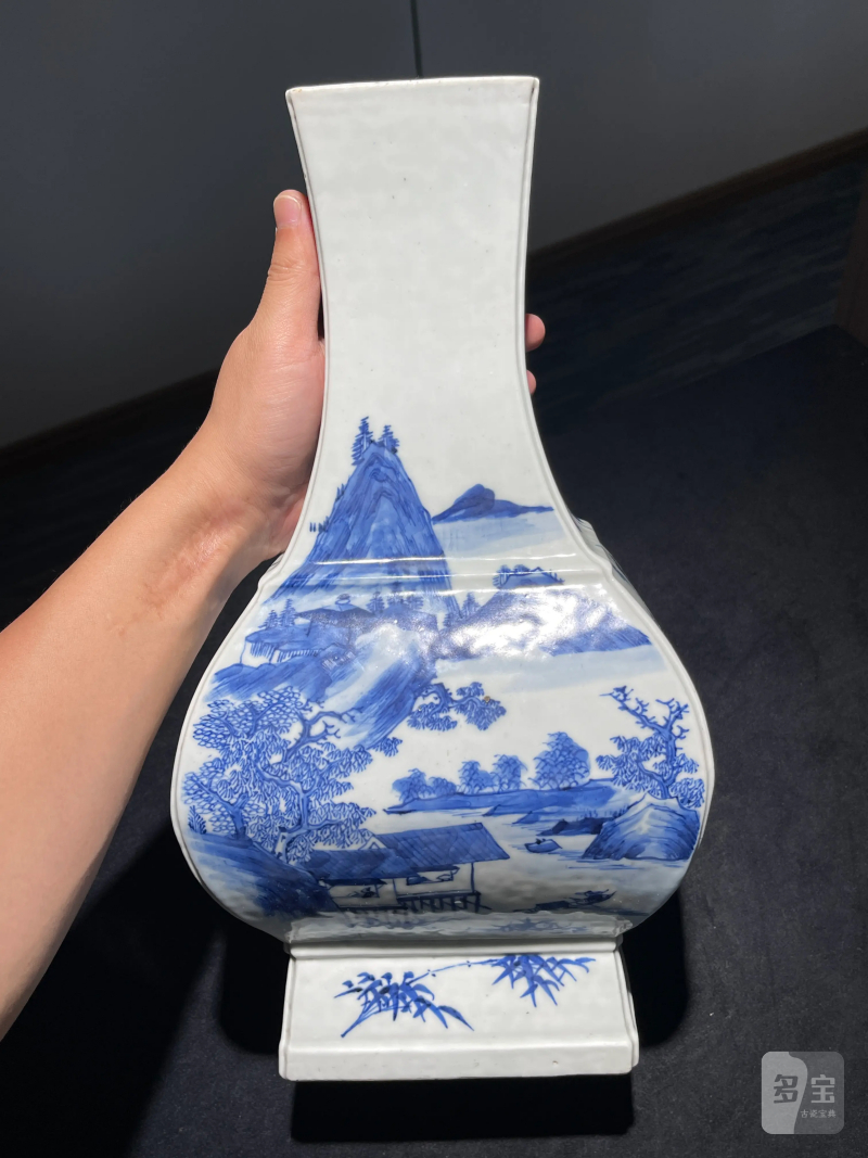 清中期 青花人物纹方瓶一对 - 图5